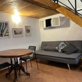 Apartment for rent for €1,300 per month in Rome, Via dei Gigli d'Oro