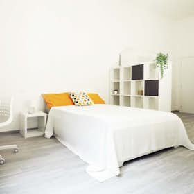 Спільна кімната за оренду для 850 EUR на місяць у Bologna, Strada Maggiore