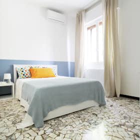 Private room for rent for €700 per month in Bologna, Via Francesca Edera De Giovanni