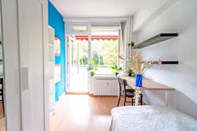 Private room for rent for €1,277 per month in Rotterdam, Edmond Hellenraadstraat