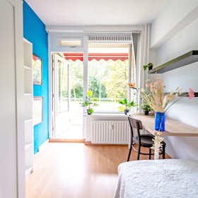 Private room for rent for €1,395 per month in Rotterdam, Edmond Hellenraadstraat