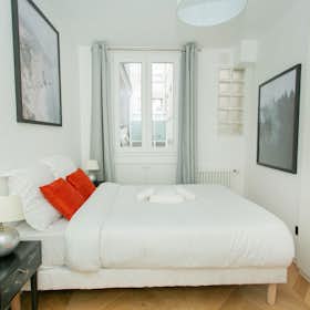 Apartment for rent for €6,067 per month in Paris, Rue de Laborde