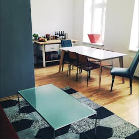 Apartment for rent for €1,700 per month in Vienna, Serravagasse