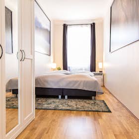 Apartment for rent for €2,000 per month in Vienna, Landgutgasse