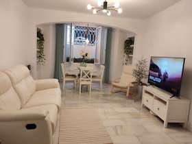 Apartment for rent for €1,700 per month in Sevilla, Calle Pajaritos