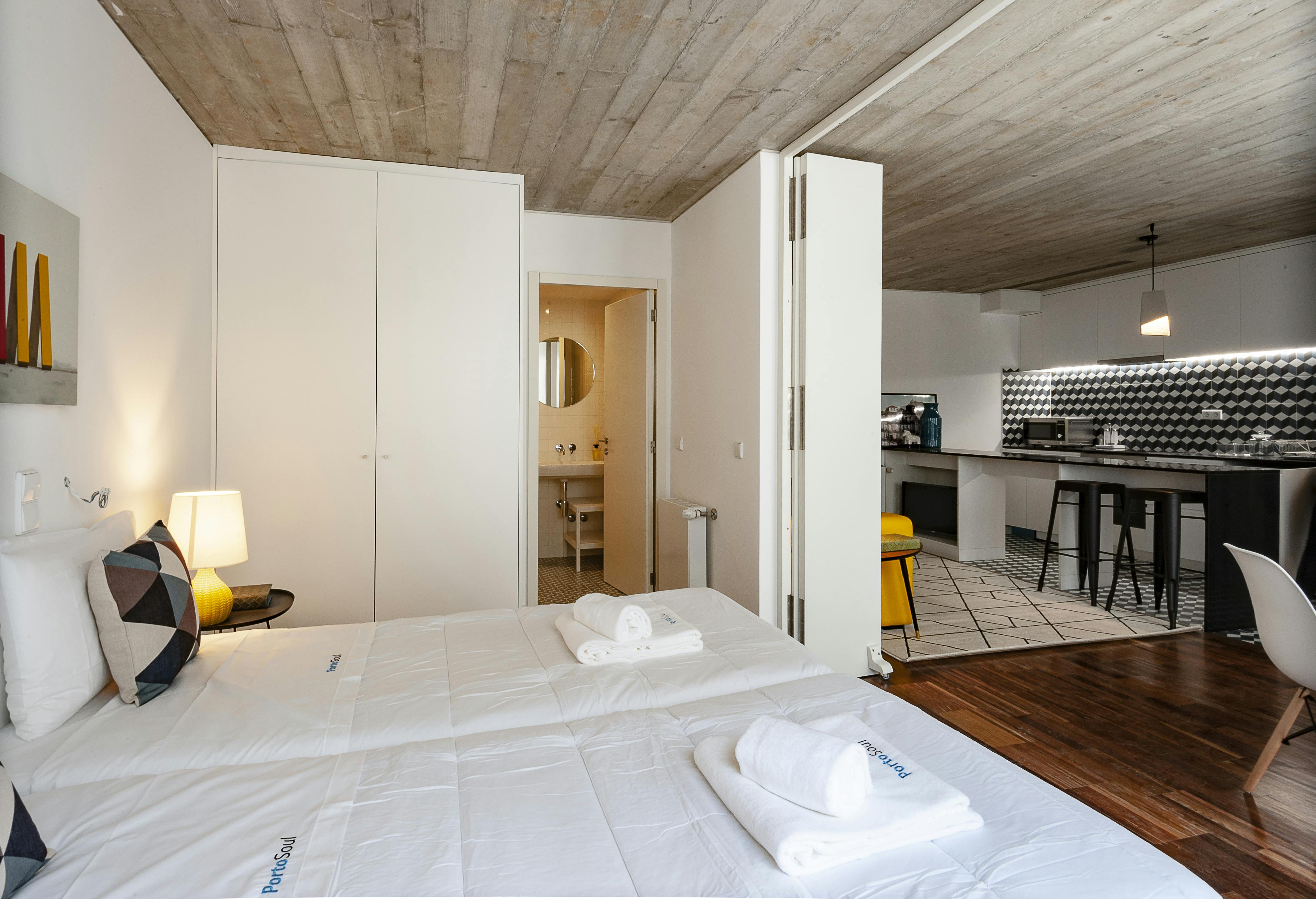 Studio for rent for €1,400 per month in Porto, Travessa de Alferes Malheiro