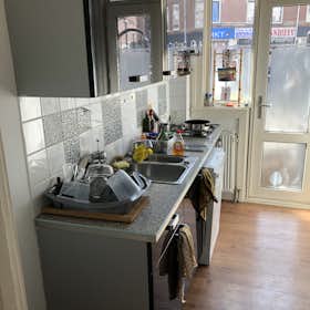Private room for rent for €900 per month in Rotterdam, Vierambachtsstraat