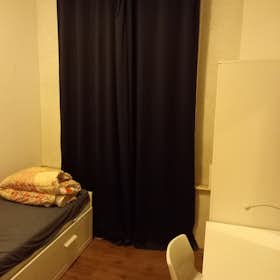 Privé kamer te huur voor € 900 per maand in Rotterdam, Vierambachtsstraat
