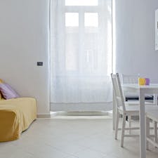 Apartment for rent for €1,015 per month in Livorno, Via Giovanni Marradi