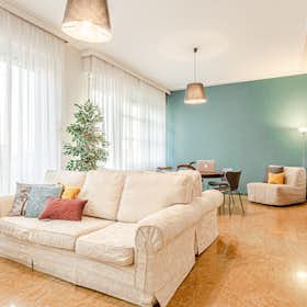 公寓 正在以 €2,170 的月租出租，其位于 Livorno, Piazza Attias