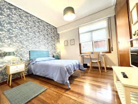 Private room for rent for €680 per month in Bilbao, Campo Volantin pasealekua