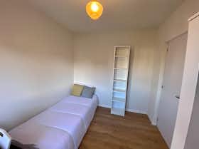Private room for rent for €550 per month in Madrid, Avenida de Monforte de Lemos