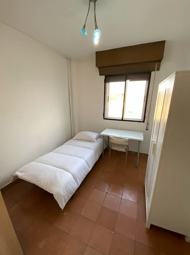 Private room in Avenida del Manzanares, Madrid (1232193) ROOM
