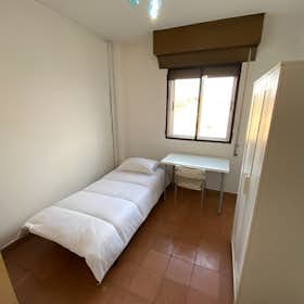 Private room for rent for €460 per month in Madrid, Avenida del Manzanares