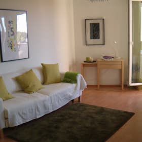 单间公寓 正在以 €1,150 的月租出租，其位于 Berlin, Hubertusallee