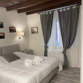 Apartamento en alquiler por 2500 € al mes en Florence, Via delle Brache