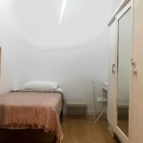 Private room for rent for €520 per month in Madrid, Calle de las Infantas