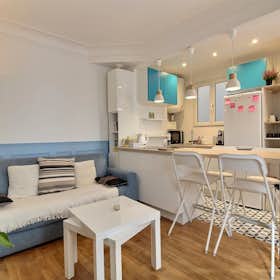 Apartment for rent for €1,762 per month in Paris, Rue Ordener