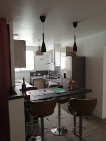 Квартира сдается в аренду за 1 550 € в месяц в Bordeaux, Rue Jules Ferry