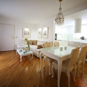 Apartment for rent for €2,000 per month in Ljubljana, Kogovškova ulica