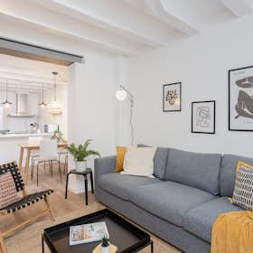 Apartment for rent for €1,580 per month in Barcelona, Carrer de les Pedreres