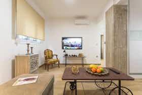 单间公寓 正在以 €700 的月租出租，其位于 Athens, Erechtheiou