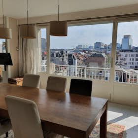 Apartment for rent for €2,500 per month in Saint-Josse-ten-Noode, Rue Scailquin