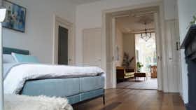 公寓 正在以 €1,700 的月租出租，其位于 The Hague, Laan van Meerdervoort