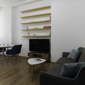 Apartment for rent for €2,449 per month in Milan, Via Fatebenesorelle
