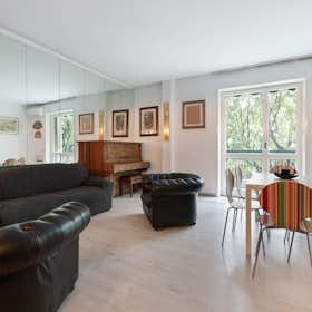 Apartment for rent for €2,650 per month in Milan, Via Teodosio