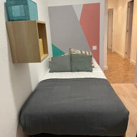 Private room for rent for €630 per month in Barcelona, Passeig de Manuel Girona