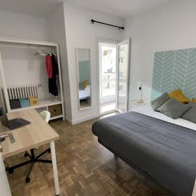 Private room for rent for €700 per month in Barcelona, Passeig de Manuel Girona