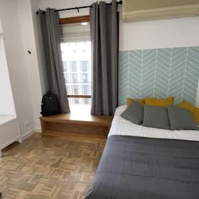 Private room for rent for €700 per month in Barcelona, Passeig de Manuel Girona