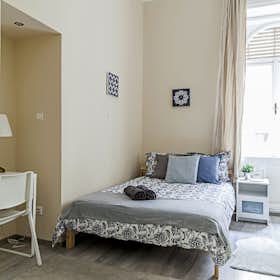 Private room for rent for HUF 177,120 per month in Budapest, Hőgyes Endre utca