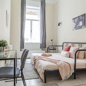 Private room for rent for HUF 153,423 per month in Budapest, Hőgyes Endre utca