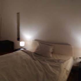 Private room for rent for €265 per month in Budapest, Pál utca