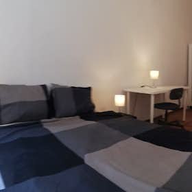Private room for rent for HUF 104,247 per month in Budapest, Pál utca