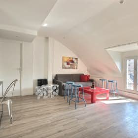 Apartment for rent for €4,043 per month in Paris, Rue de Ponthieu