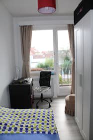 私人房间 正在以 €625 的月租出租，其位于 Woluwe-Saint-Lambert, Avenue Baden Powell