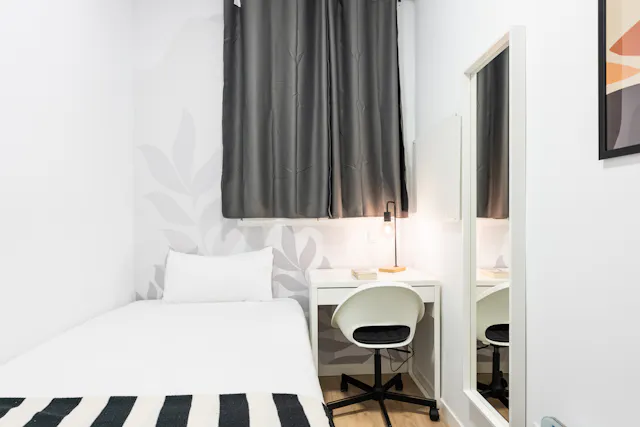 Private room in Calle Príncipe, Madrid (1236077) room image 2