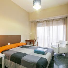 Private room for rent for €535 per month in Valencia, Carrer Baldoví