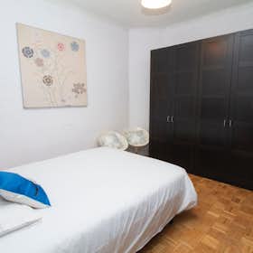 Private room for rent for €530 per month in Madrid, Calle de Miguel Moya