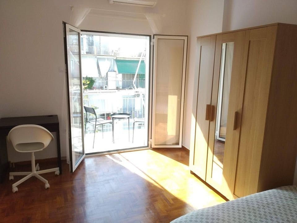 Private room for rent for €350 per month in Athens, Makedonias