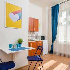 单间公寓 正在以 €836 的月租出租，其位于 Prague, Čestmírova