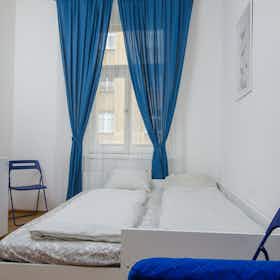 单间公寓 正在以 CZK 19,500 的月租出租，其位于 Prague, Čestmírova