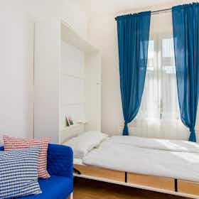 单间公寓 正在以 CZK 20,807 的月租出租，其位于 Prague, Čestmírova