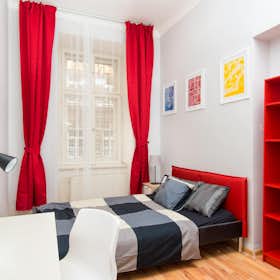 Private room for rent for CZK 18,500 per month in Prague, Vltavská