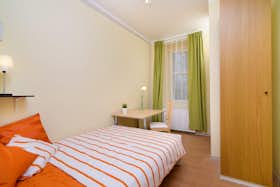 Отдельная комната сдается в аренду за 18 500 CZK в месяц в Prague, Bubenská