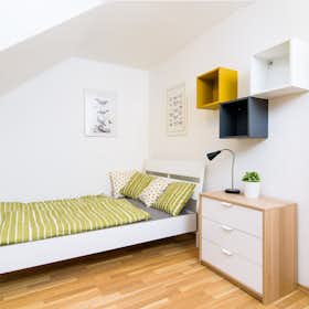 Private room for rent for €775 per month in Prague, Na Jezerce