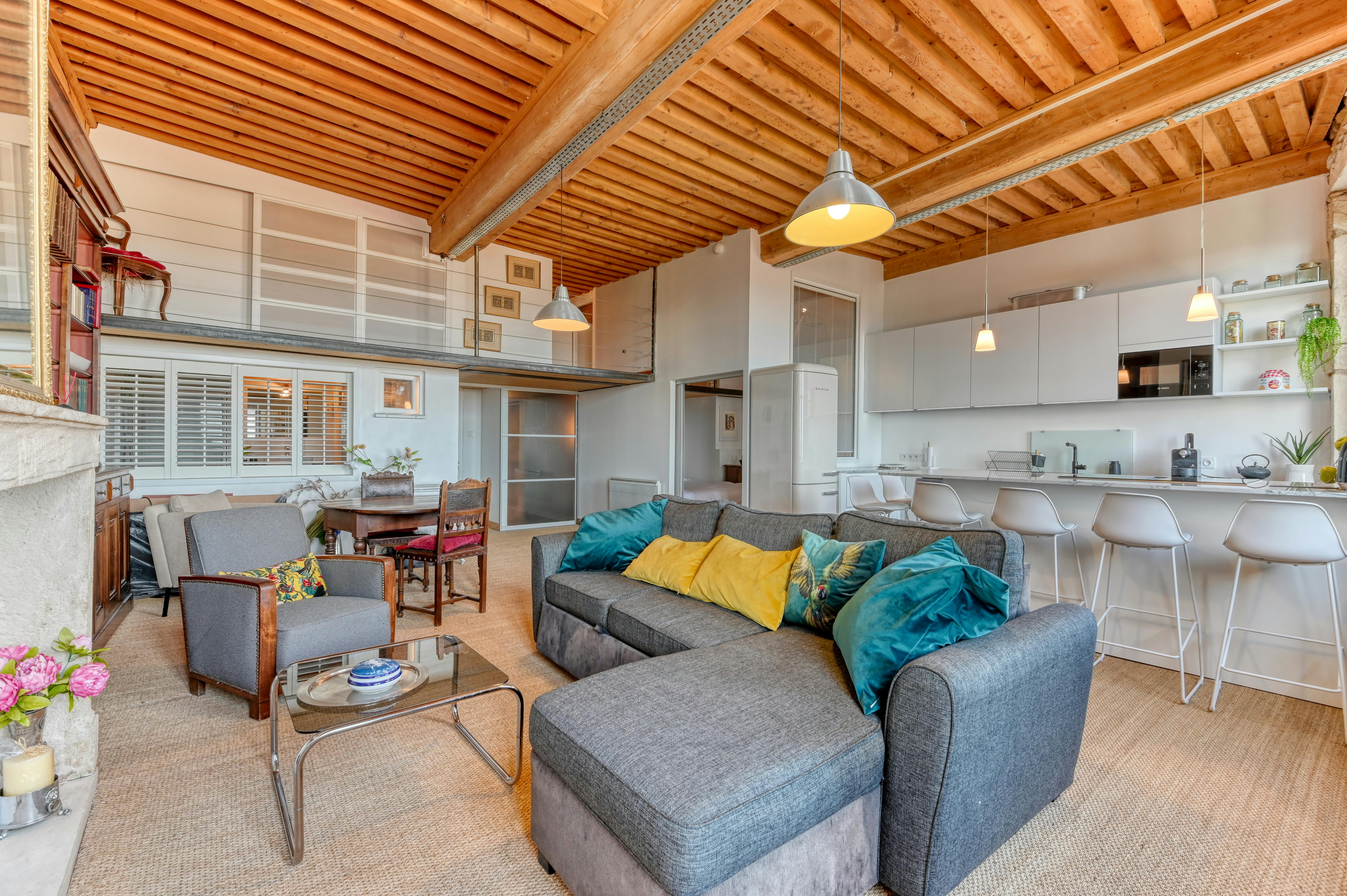 Apartment for rent for €4,650 per month in Lyon, Montée Saint-Sébastien